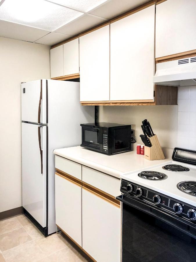 Short Term Rentals At The Park At Trowbridge Senior Community Southfield Eksteriør bilde