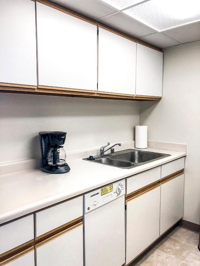 Short Term Rentals At The Park At Trowbridge Senior Community Southfield Eksteriør bilde