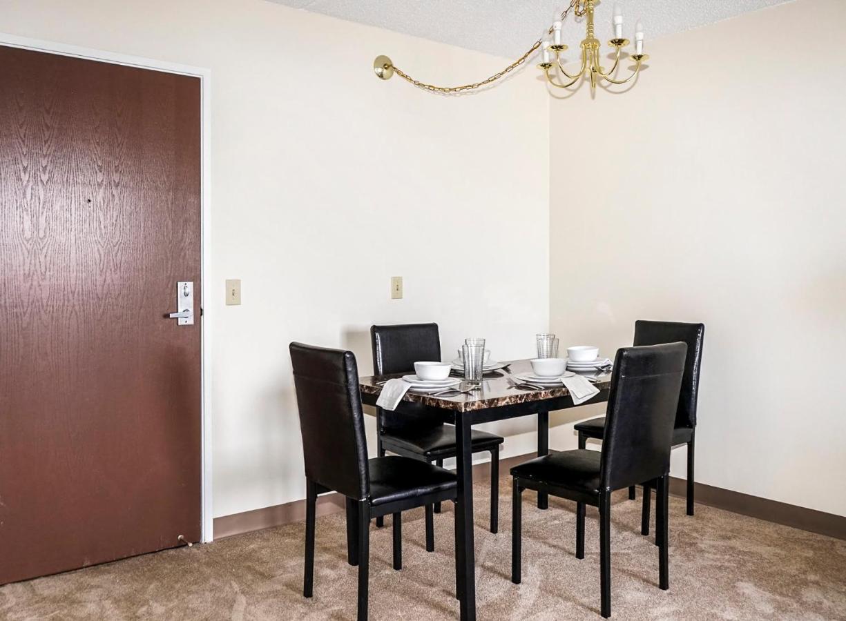 Short Term Rentals At The Park At Trowbridge Senior Community Southfield Eksteriør bilde