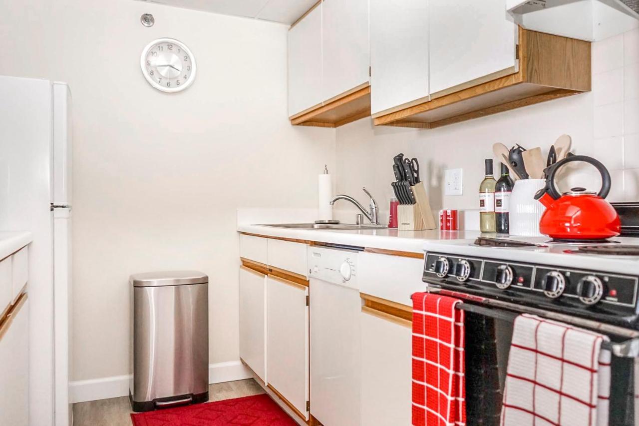 Short Term Rentals At The Park At Trowbridge Senior Community Southfield Eksteriør bilde