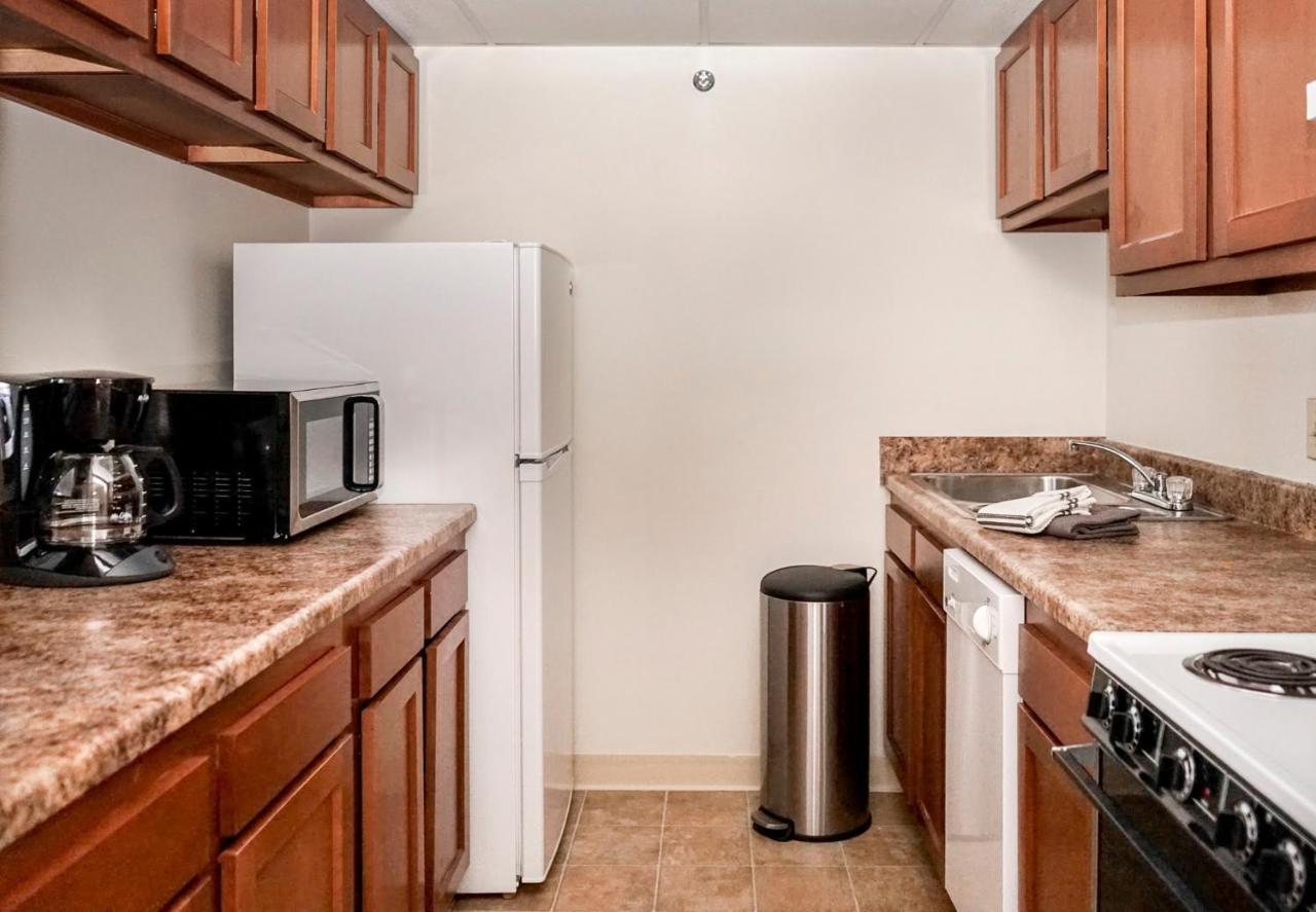 Short Term Rentals At The Park At Trowbridge Senior Community Southfield Eksteriør bilde