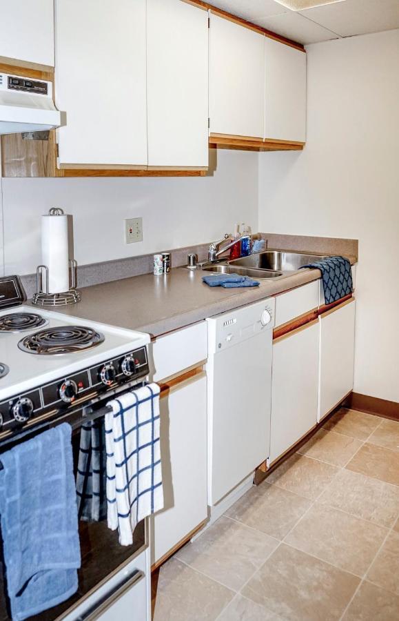 Short Term Rentals At The Park At Trowbridge Senior Community Southfield Eksteriør bilde