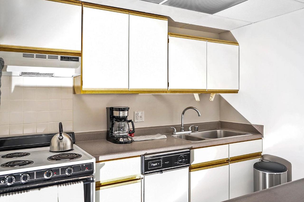 Short Term Rentals At The Park At Trowbridge Senior Community Southfield Eksteriør bilde