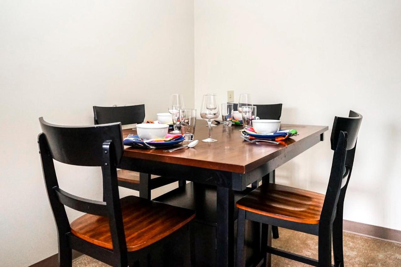 Short Term Rentals At The Park At Trowbridge Senior Community Southfield Eksteriør bilde