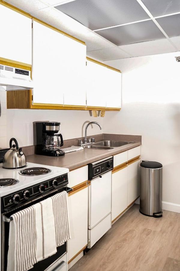 Short Term Rentals At The Park At Trowbridge Senior Community Southfield Eksteriør bilde