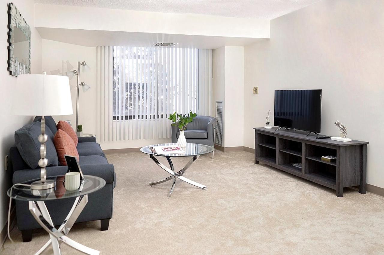 Short Term Rentals At The Park At Trowbridge Senior Community Southfield Eksteriør bilde