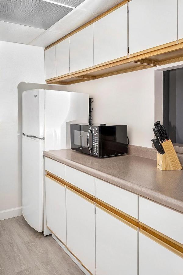 Short Term Rentals At The Park At Trowbridge Senior Community Southfield Eksteriør bilde