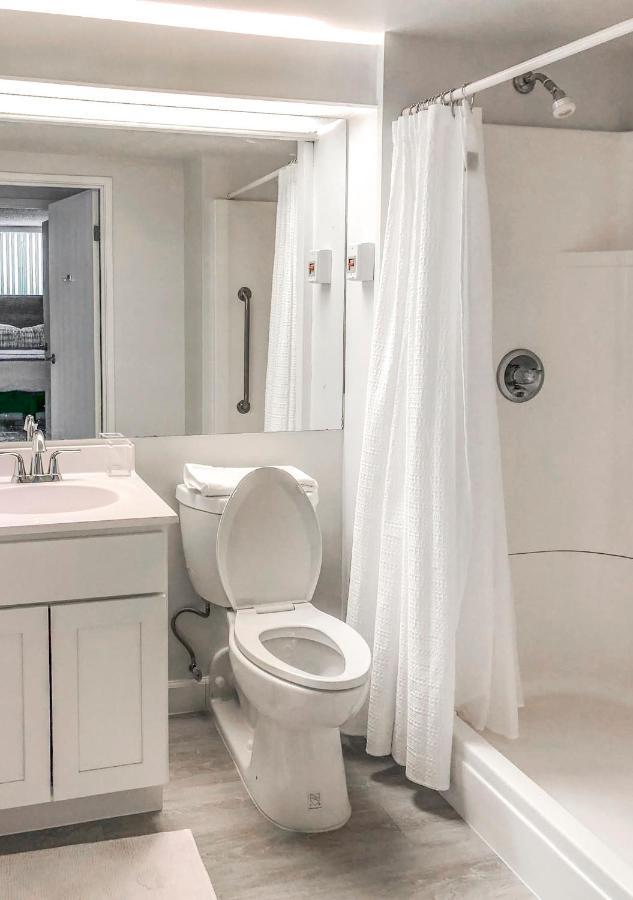 Short Term Rentals At The Park At Trowbridge Senior Community Southfield Eksteriør bilde